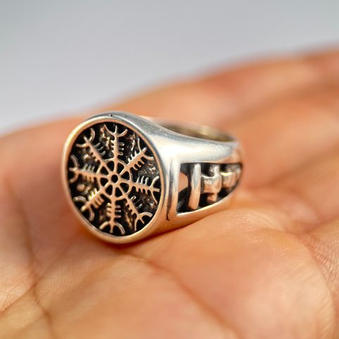 AEGISHJÁLMUR, VIKINSKÝ STŘÍBRNÝ PRSTEN, AG 925, 27G