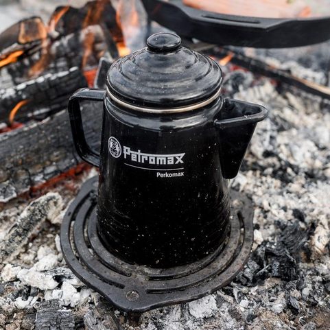 LITINOVÝ ROŠT S NOŽIČKAMI 23 CM PETROMAX