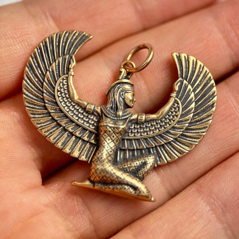 OKŘÍDLENÁ ISIS, EGYPTSKÁ BOHYNĚ - PATRONKA MATEŘSTVÍ, PŘÍRODY A MAGIE, BRONZ
