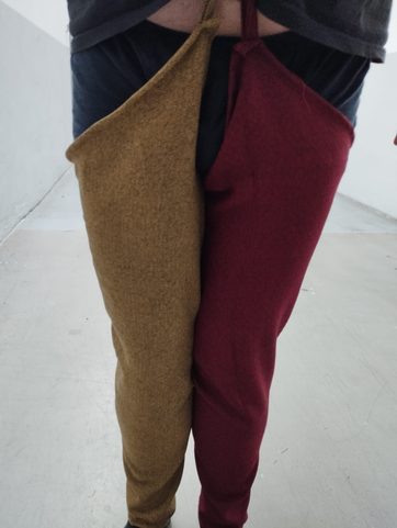 NOHAVICE DĚLENÉ, CCA 13.-14. STOLETÍ