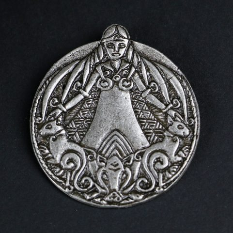 FREYA VIKINSKÁ BOHYNĚ, AMULET, ZINEK STAROSTŘÍBRO