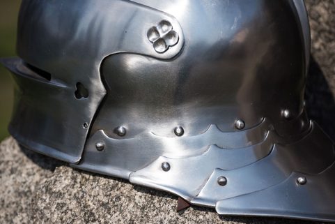 NĚMECKÝ ŠALÍŘ, STŘEDOVĚKÁ PŘILBA