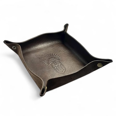 FARKLE HRACÍ KOSTKY S KELÍMKEM A TÁCEM NA KOSTKY, KINGDOM COME: DELIVERANCE