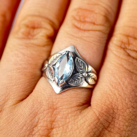 SHAMROCK, STŘÍBRNÝ PRSTEN, TOPAZ, AG 925