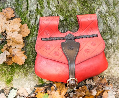 RŮŽE, HISTORICKÁ STŘEDOVĚKÁ BRAŠNA