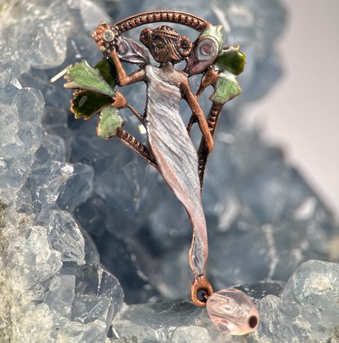 SECESNÍ BROŽ. MÚZA