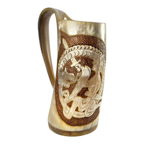 DRAČÍ SOUBOJ PROTI NORMANOVI, VIKINGSKÝ POHÁR Z ROHOVINY