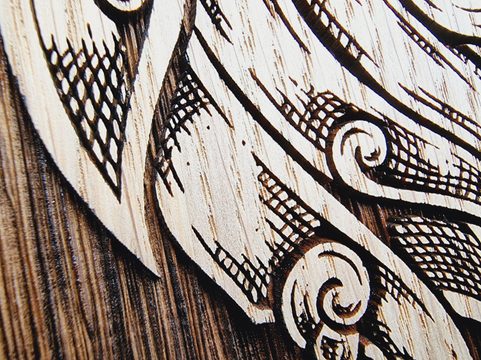 FENRIR NÁSTĚNNÁ DEKORACE 45CM DUB PÁLENÝ