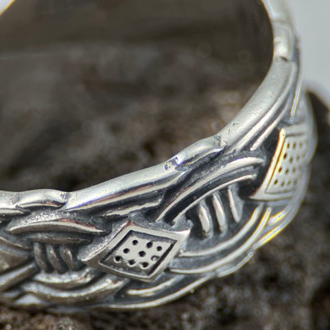 VIKINSKÝ STŘÍBRNÝ PRSTEN NASTAVITELNÝ, BORRE STYL, AG 925