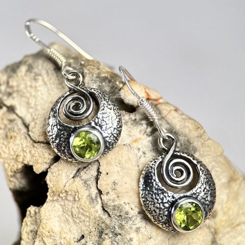 BELTINE, STŘÍBRNÉ NÁUŠNICE, PERIDOT, AG 925/1000