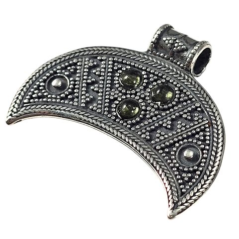 LUNICE - STŘEDOVĚKÝ STŘÍBRNÝ PŘÍVĚSEK S VLTAVÍNEM, AG 925