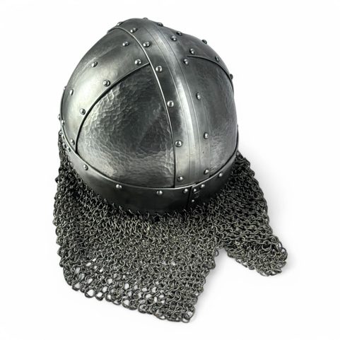 BORG, VIKINGSKÁ PŘILBA S KROUŽKOVÝM ZÁVĚSEM