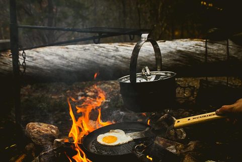 KOTLÍK CAMPFIRE COOKING POT WITH LID 2.3 L MUURIKKA, FINSKO