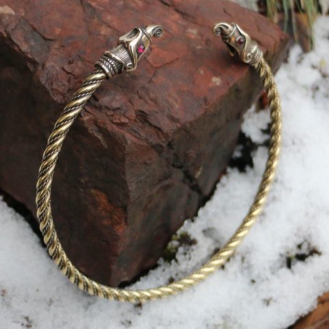 HUGINN A MUNINN, VIKINGSKÝ NÁPAŽNÍK, MOSAZ