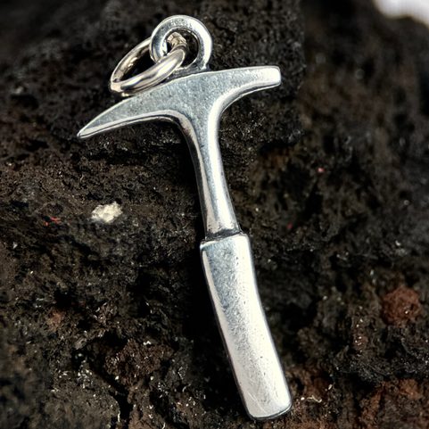 GEOLOGICKÉ KLADÍVKO, STŘÍBRNÝ PŘÍVĚSEK, AG 925