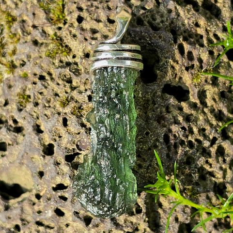 OBERUS, SILVER PENDANT WITH CZECH MOLDAVITE AG 925