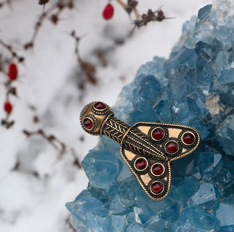 MEROVEJSKÁ FRANSKÁ BROŽ, BRONZ A GRANÁTY, REPLIKA 5. STOL.