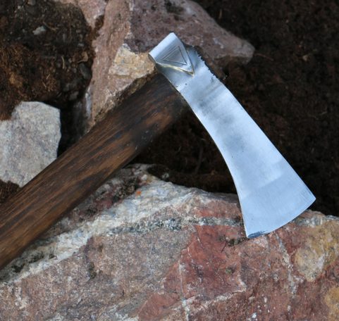 COYOTE, KOVANÝ TOMAHAWK
