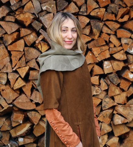 HORNÍ ŠATY - STŘEDOVĚKÝ KOSTÝM, DÁMSKÝ, XIV. STOLETÍ