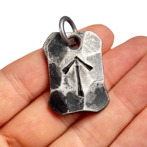 TIWAZ, KOVANÁ RUNA, AMULET