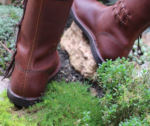 JARL, VIKINGSÉ VYSOKÉ BOTY S PAROHOVÝMI KNOFLÍKY