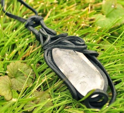 KŘIŠŤÁL, ZÁVĚS