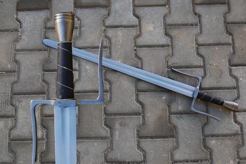 JEDNORUČNÍ MEČ - Z