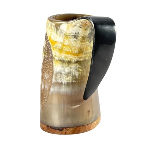 ODIN A SLEIPNIR, VIKINGSKÝ POHÁR Z ROHOVINY