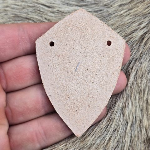 KOŽENÁ ŠUPINA - ŠTÍT, 1 KUS, PŘÍRODNÍ BARVA