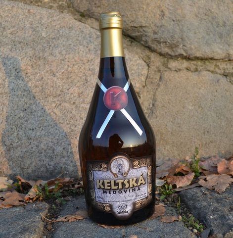 KELTSKÁ MEDOVINA VE SKLENĚNÉ LÁHVI 0,75 L