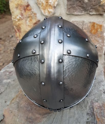 STEFNIR, VIKINGSKÁ HELMA S LÍCNICEMI