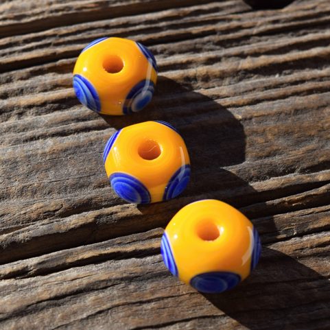 KELTSKÝ KORÁLEK S DVOJITÝMI OČKY, REPLIKA HALLSTAT