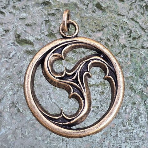 GOTICKÝ TRISKEL, OKNO KATEDRÁLY, PŘÍVĚSEK, ZINEK, STAROMOSAZ