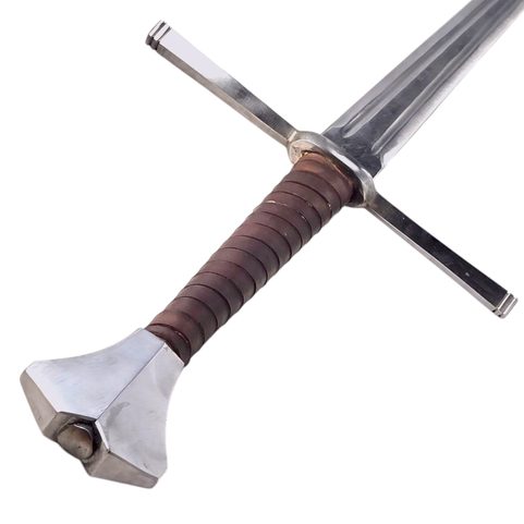 LOTHAR, JEDEN A PŮLRUČNÍ MEČ