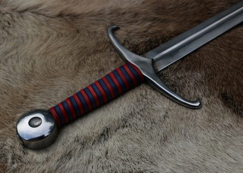 BROCH STŘEDOVĚKÝ JEDNORUČNÍ MEČ