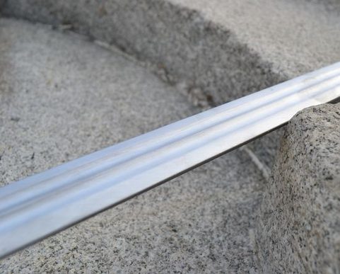 ČEPEL, JEDEN A PŮLRUČNÍ MEČ, DVA ŽLÁBKY