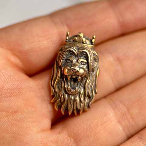 ČESKÝ LEV, HLAVA, PŘÍVĚŠEK, BRONZ