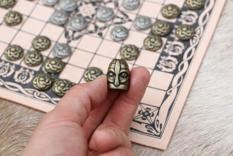 HNEFATAFL - VIKINSKÉ ŠACHY S HRACÍMI KAMENY