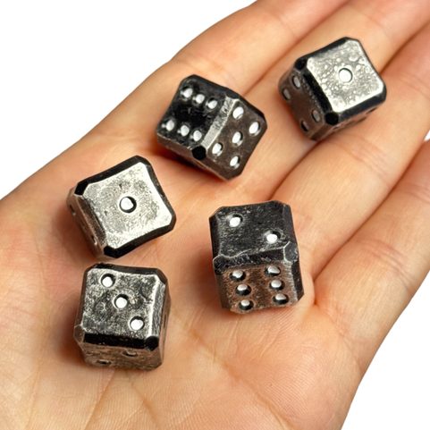 KOVANÁ HRACÍ KOSTKA 1 KUS