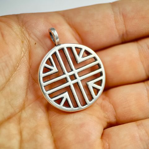 SLUNEČNÍ SYMBOL, HALŠTATSKÁ KULTURA, STŘÍBRNÝ PŘÍVĚSEK, AG 925
