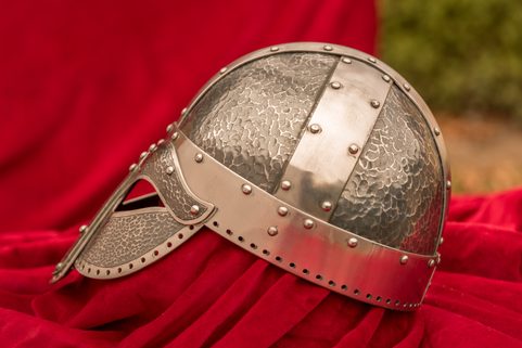 NJAL, VIKINGSKÁ PŘILBA