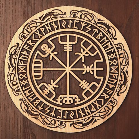 VEGVÍSIR NÁSTĚNNÁ DEKORACE, DŘEVO