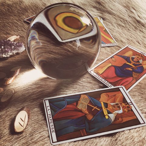 ORÁKULUM, KŘIŠŤÁLOVÁ KOULE