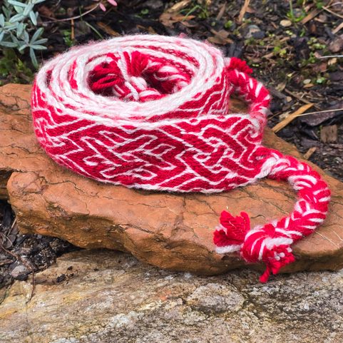 KARETKA - ČERVENOBÍLÁ 160 CM