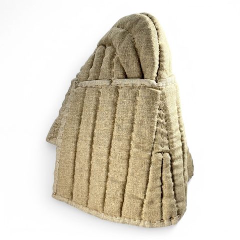 BATVAT, VYCPÁVKA POD PŘILBU S KRČNÍM ŠTÍTEM