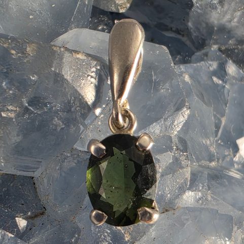 GEMINI, STŘÍBRNÝ PŘÍVĚSEK S VLTAVÍNEM, AG 925