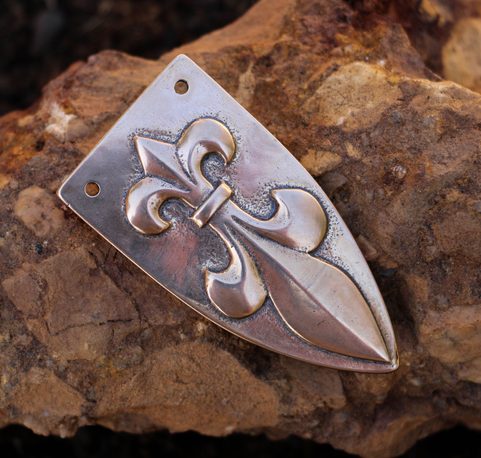 FLEUR DE LIS, NÁKONČÍ NA OPASEK - BRONZ