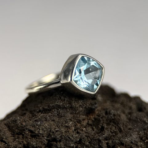 ARTCIC, PRSTEN, MODRÝ TOPAZ, STŘÍBRO 925/1000