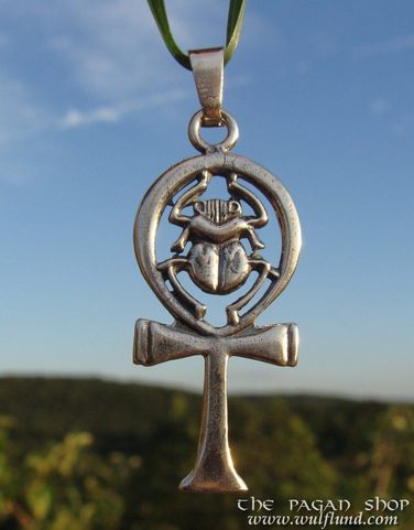 NILSKÝ KŘÍŽ SE SKARABEEM, STŘÍBRNÝ AMULET, AG 925