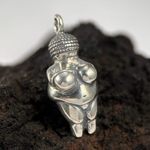 WILLENDORFSKÁ VENUŠE, STŘÍBRNÝ PŘÍVĚSEK, AG 925, 22G